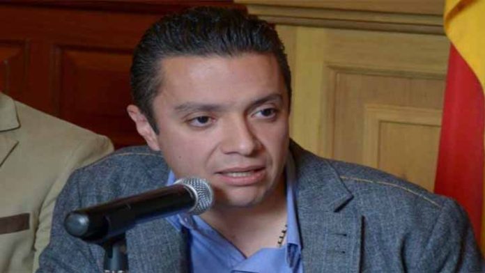 Amonestación pública contra Luis Navarro por actos anticipados de campaña