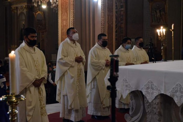 5 sacerdotes elegidos para apoyar espiritualmente en hospitales covid