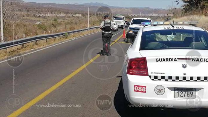 Un bebé y sus papás terminan heridos en un choque automovilístico