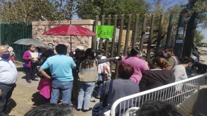 En algunos módulos se entregan de 180 a 200 fichas para vacunar a adultos mayores sin cita previa