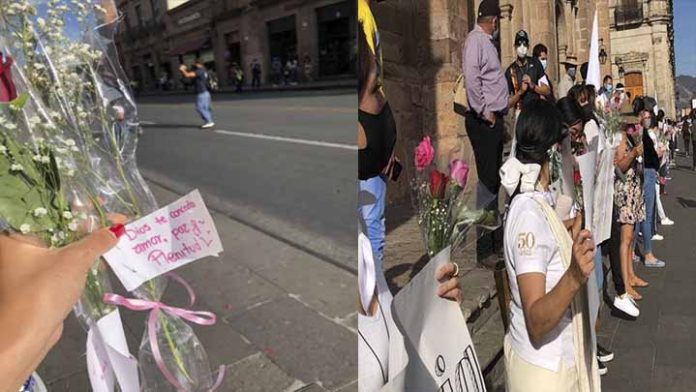 “Nos agredieron mientras nosotros les entregábamos rosas”; jóvenes que resguardaron templos durante marcha 8M