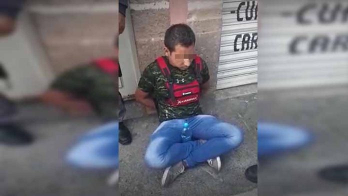 #Morelia; Comerciantes de San Juan capturan a presunto acosador de mujeres