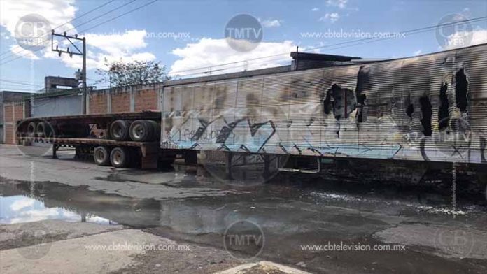 Se incendia caja de trailer abandonada en Morelia