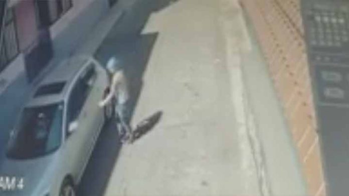 Intentó robarse un auto y el dueño lo tunde a golpes en Morelia