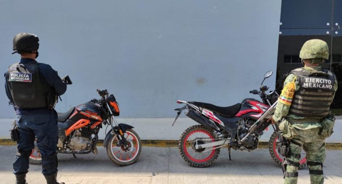 Detienen a dos menores de edad con droga y motos robadas