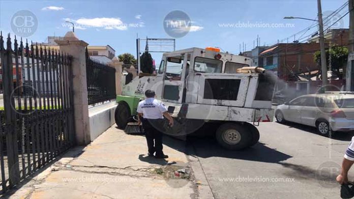 Lo que faltaba “Barredora” se lleva un auto estacionado en Morelia