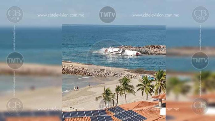 Desbarata su “Yate” en Zihuatanejo; salieron de paseo en este puente laboral