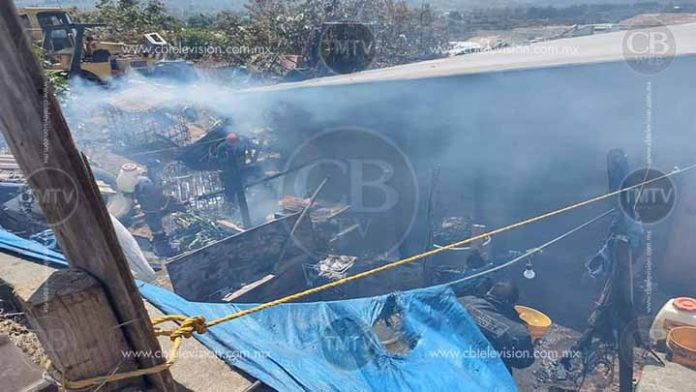 Arde en llamas una vivienda en Zitácuaro
