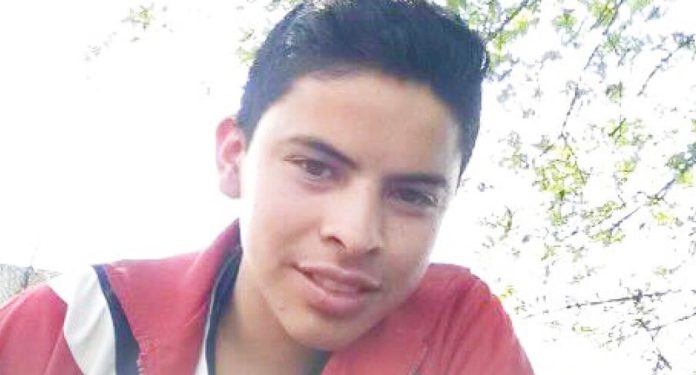 Familiares desesperados buscan a Uriel de Acuitzio
