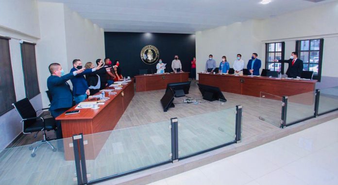 Rinden protesta regidores suplentes en el H. Ayuntamiento de Uruapan