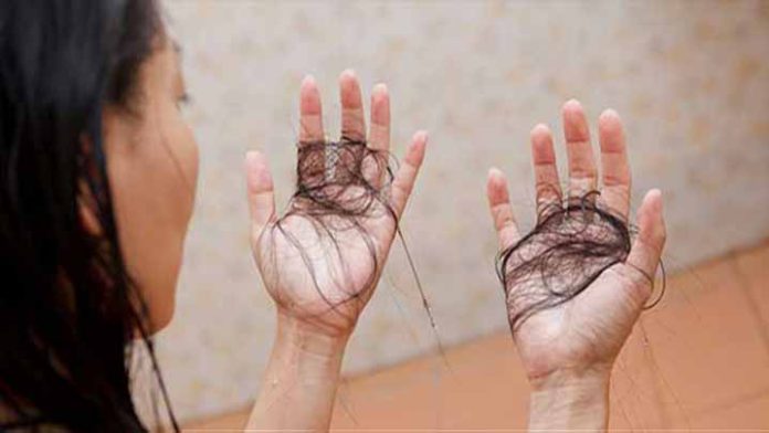 Expertos explican porqué se pierde el cabello después de presentar covid-19
