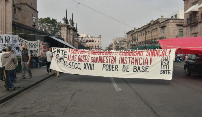Maestros amenazan con volver a tomas en las vías férreas en Michoacán