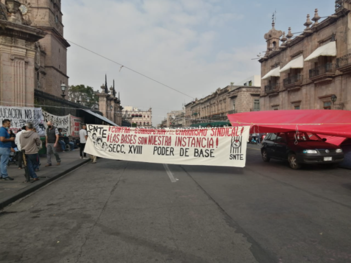 Maestros tomarán un 