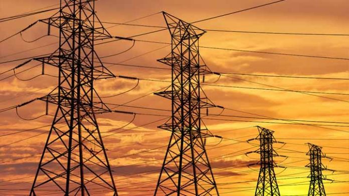 AMLO defiende e insiste con la reforma eléctrica en su tercer informe