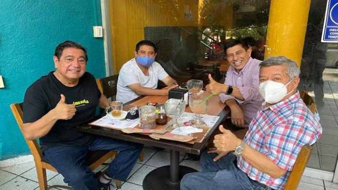Salgado Macedonio se reunió con dirigentes locales de Morena previó a la encuesta de selección de candidato