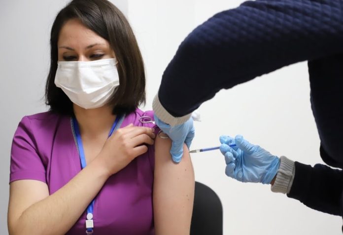 Este martes vacunación contra Covid-19 en adultos mayores de 60 años arranca en Uruapan
