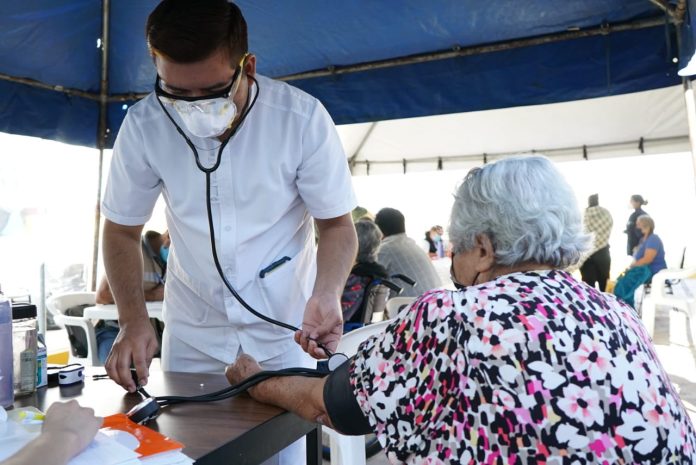 En casi un año han fallecido dos mil 944 adultos mayores en Michoacán por Covid-19