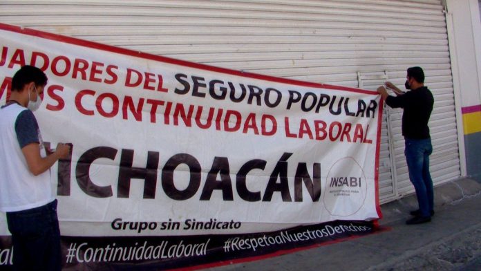 Ex trabajadores del Seguro Popular toman oficinas de la Secretaría de Salud