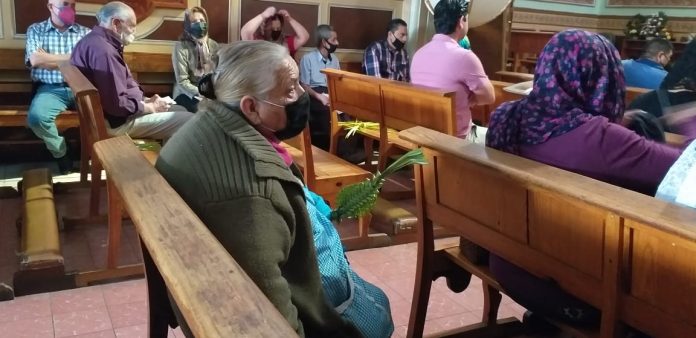 En Morelia, fieles acuden a iglesias este Domingo de Ramos