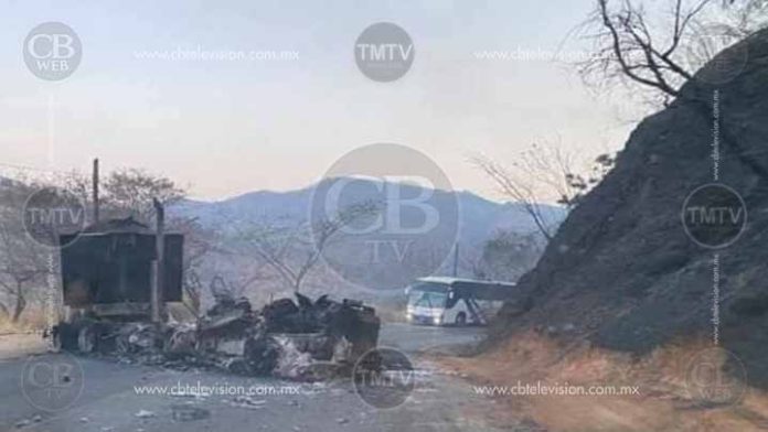 Sigue la quema de camiones, ahora fue en Tepalcatepec
