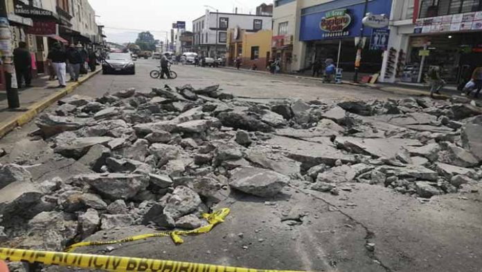 Toman Av. Lázaro Cárdenas y ayuntamiento asegura que no cederá a chantajes