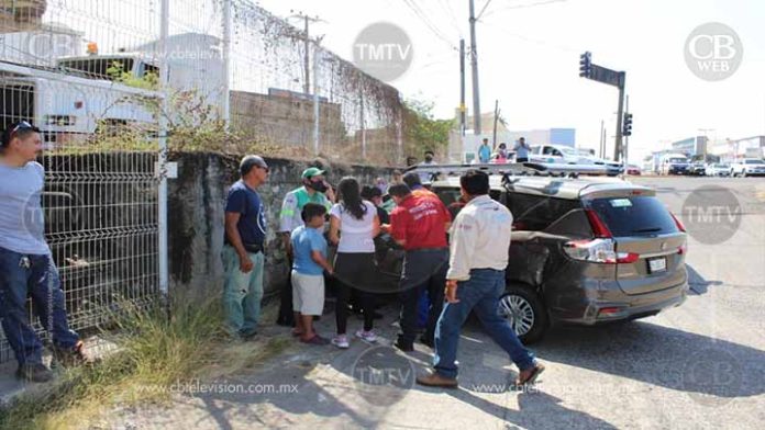 Choque de auto deja una fémina herida en Lázaro Cárdenas
