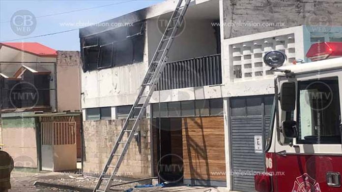 Incendio consume vivienda en el centro de Morelia