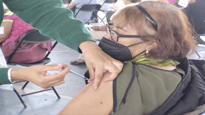 Más de 321 mil adultos mayores han recibido la vacuna contra Covid-19 en Michoacán