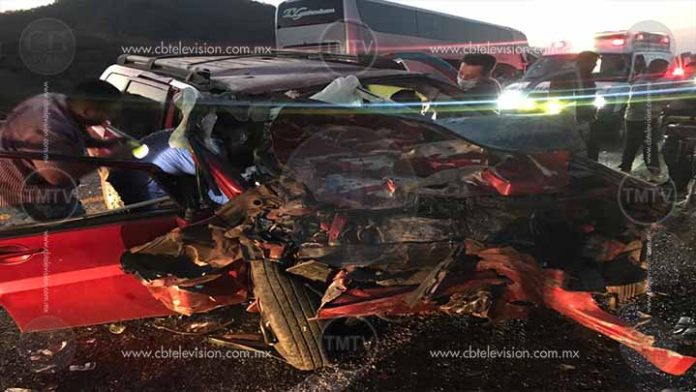 Choque múltiple deja un muerto y cuatro heridos en los limites de Michoacán y Guerrero