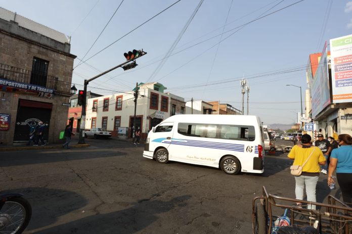 Liberan la avenida Lázaro Cárdenas, ayuntamiento y transportistas llegan a un acuerdo