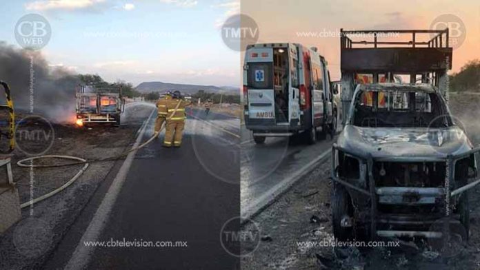 Se incendia camioneta en la Zinapécuaro-Morelia