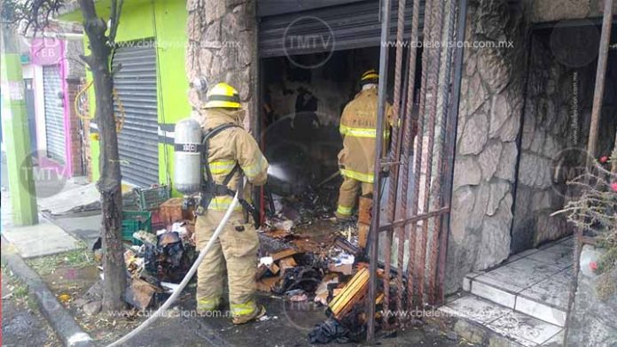 Se le quema su casa a una abuelita en Morelia