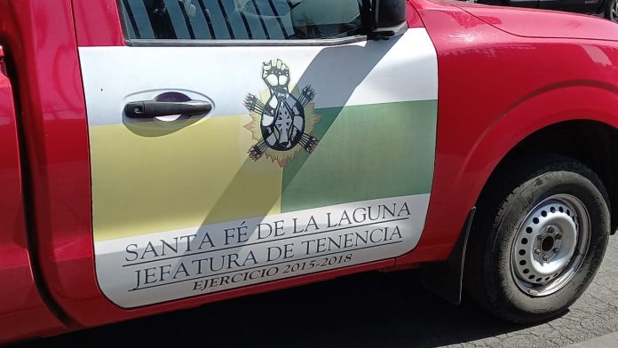 Comuneros de Santa Fe que causaron destrozos en Alcaldía de Quiroga; retienen a Secretario de Ayuntamiento
