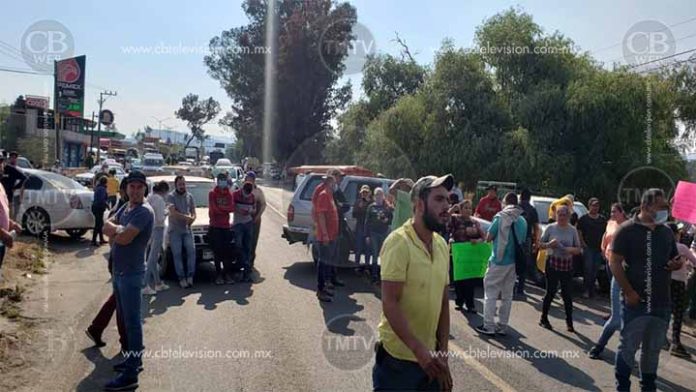 Ahora comuneros de Ciudad Hidalgo bloquean la libre a Morelia