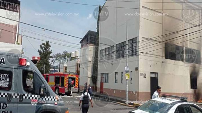 Encapuchados le prenden fuego a la Casa Hotel del Maestro