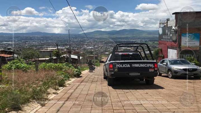 Hallan a joven muerto en canal de aguas negras en Morelia
