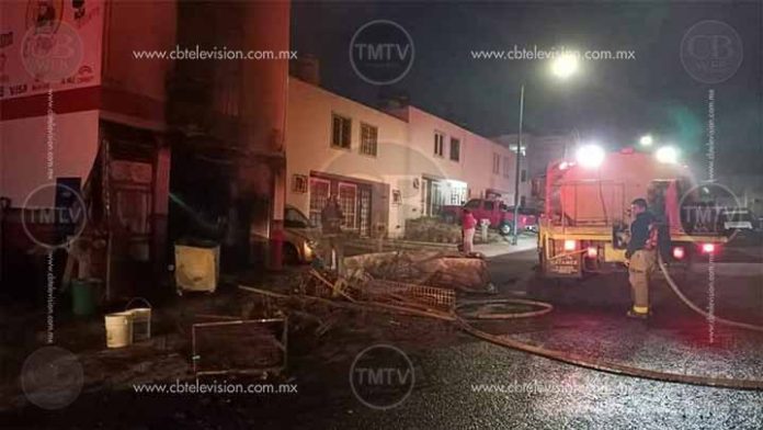 Incendio en miscelánea deja daños materiales