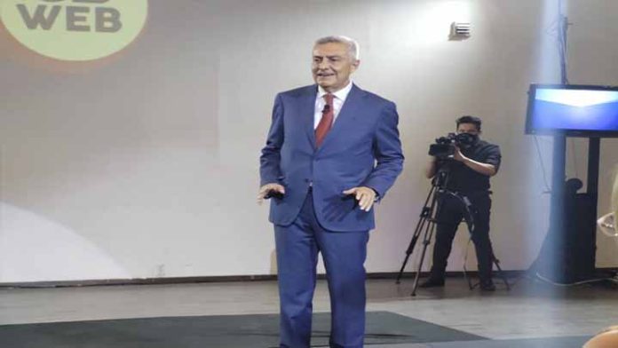 A pesar de ocupar varios cargos públicos a lo largo de su vida, Cristóbal Arias no se avergüenza de su biografía política