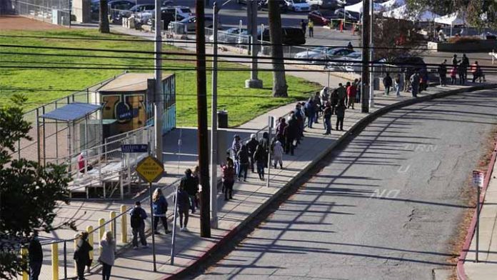Cerca de un millón de mexicanos, fueron a vacunarse a Estados Unidos