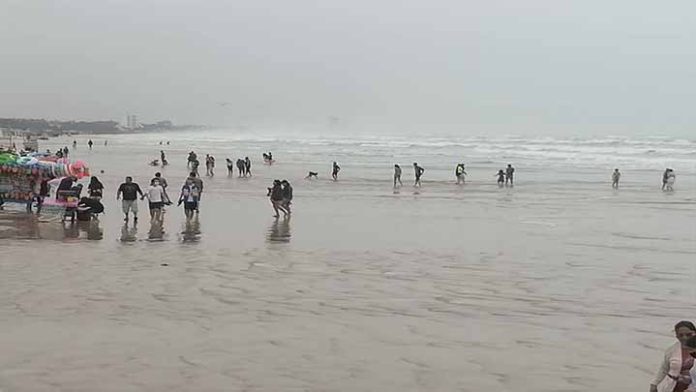 Ni el Covid, ni el mal clima detienen a vacacionistas en Miramar