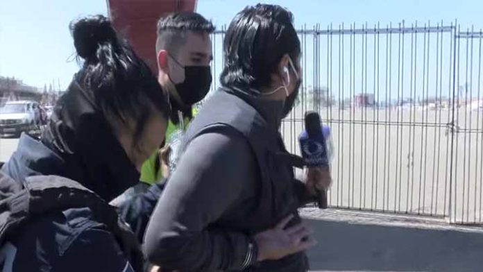 Arrestan a reportero cuando hacía enlace en vivo