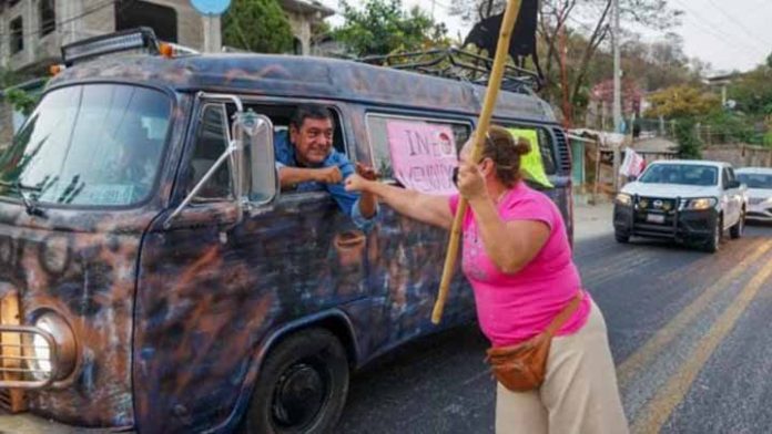 Salgado Macedonio encabeza caravana vehicular con rumbo al INE en la CDMX