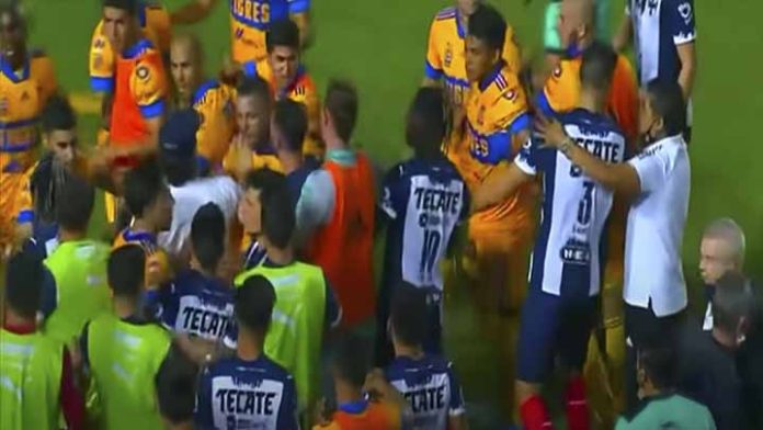 Entre golpes y jalones Tigres se lleva el clásico regio