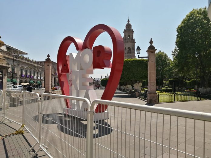 Morelia con 200 casos de Covid-19 en 24 horas, posible cierre de plazas públicas