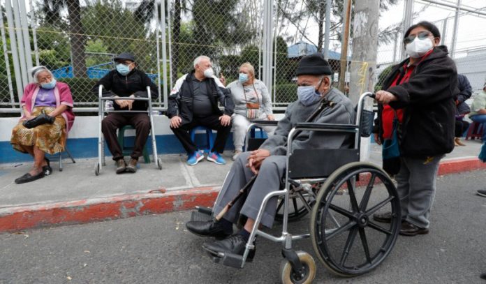 Al rededor de 150 adultos mayores serán vacunados en casa