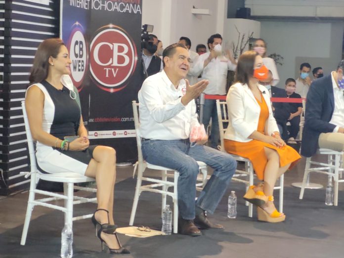 Candidato de RSP evade pregunta de Tzitziki Peña acerca de que la política no es para mujeres