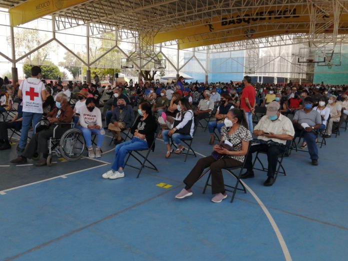 Más de 11 mil adultos mayores recibieron segunda dosis de vacuna contra Covid-19