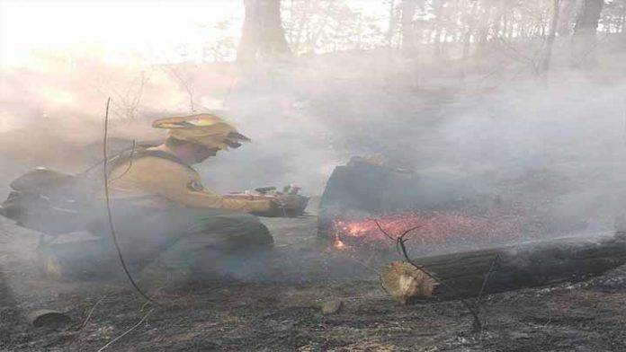 Tras varios días del incendio en Los Reyes, aún no han podido combatirlo