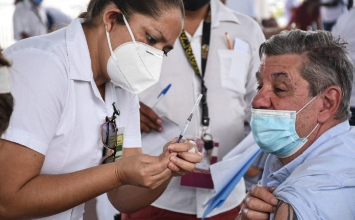 En Morelia faltarían por vacunarse alrededor de 15 mil adultos mayores