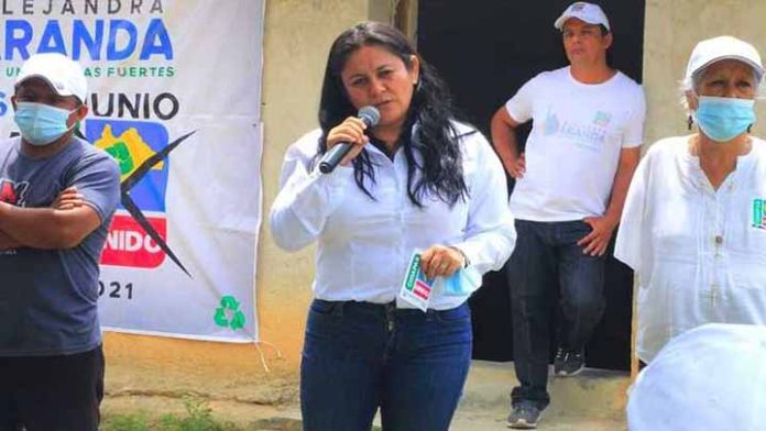 Candidata a presidencia municipal de Cintalapa, Chiapas es retenida por pobladores